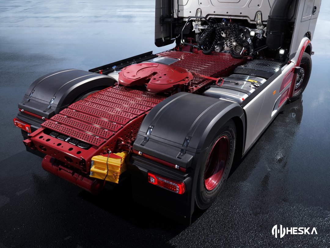 Tarih yazan köklü bir mirasın, geleceğin teknolojisiyle kusursuz buluşması: Mercedes-Benz Actros L '130 Years Trucks Edition'! 🚛👑

Kamyon üretimindeki 130 yıllık eşsiz geçmişin, mühendislik dehasının ve yenilikçi vizyonun en özel yansıması. 🌟

Yollarda iz bırakan bu özel seriyle geleceğe güvenle ve gururla adım atın. 🎯🚀

#Heska #MercedesBenz #ActrosL #130YearsTrucksEdition #ÖzelSeri — görsel 7