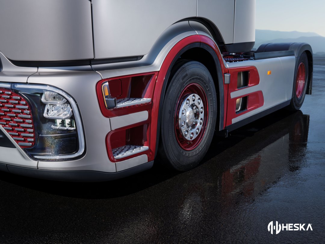 Tarih yazan köklü bir mirasın, geleceğin teknolojisiyle kusursuz buluşması: Mercedes-Benz Actros L '130 Years Trucks Edition'! 🚛👑

Kamyon üretimindeki 130 yıllık eşsiz geçmişin, mühendislik dehasının ve yenilikçi vizyonun en özel yansıması. 🌟

Yollarda iz bırakan bu özel seriyle geleceğe güvenle ve gururla adım atın. 🎯🚀

#Heska #MercedesBenz #ActrosL #130YearsTrucksEdition #ÖzelSeri — görsel 8
